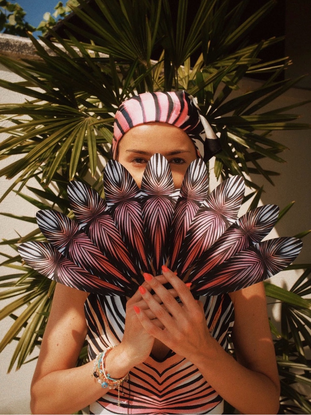 Roberto Cavalli Ray of Paradise Handheld Fan 2026 - Picture 3 of 6